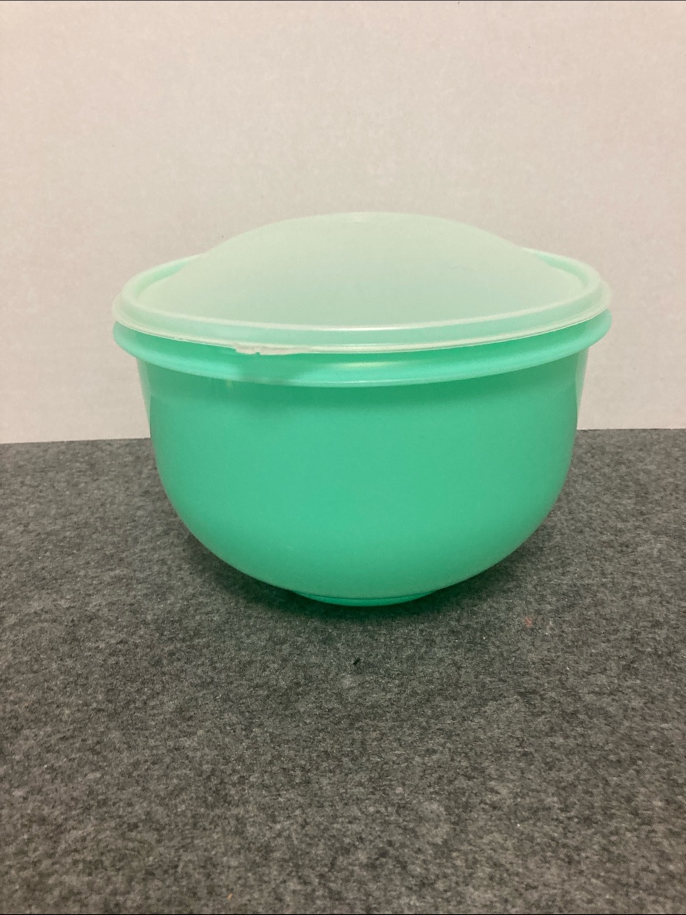 Vintage Tupperware super crisp-it lettuce keeper made in USA green